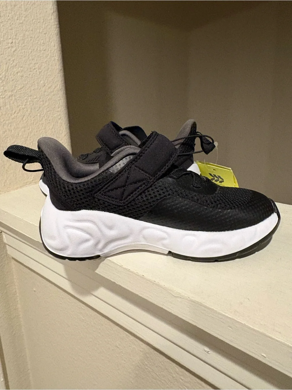 All In Motion Peyton Performance Sneakers Black White Toddler Size 9 NWT